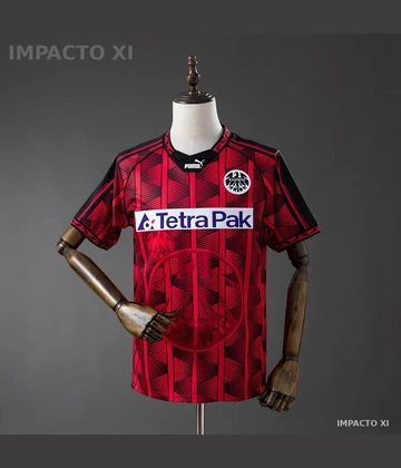 Camiseta Eintracht Frankfurt local 1995/96 · Retro
