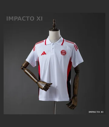Polo Bayern Múnich 2025/26 · Blanco y rojo