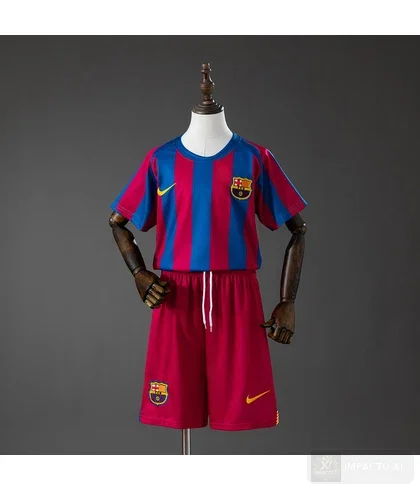 Conjunto infantil Barcelona equipación local 2005/06 · Retro