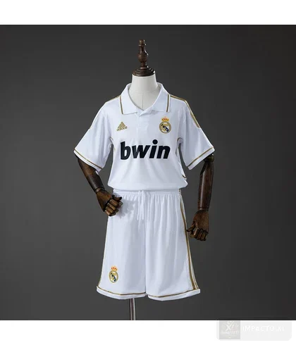 Conjunto infantil Real Madrid equipación local 2011/12 · Retro