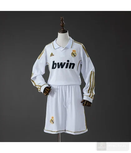 Conjunto infantil Real Madrid equipación local 2011/12 · Manga larga · Retro
