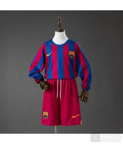 Conjunto infantil Barcelona equipación local 2005/06 · Manga larga · Retro
